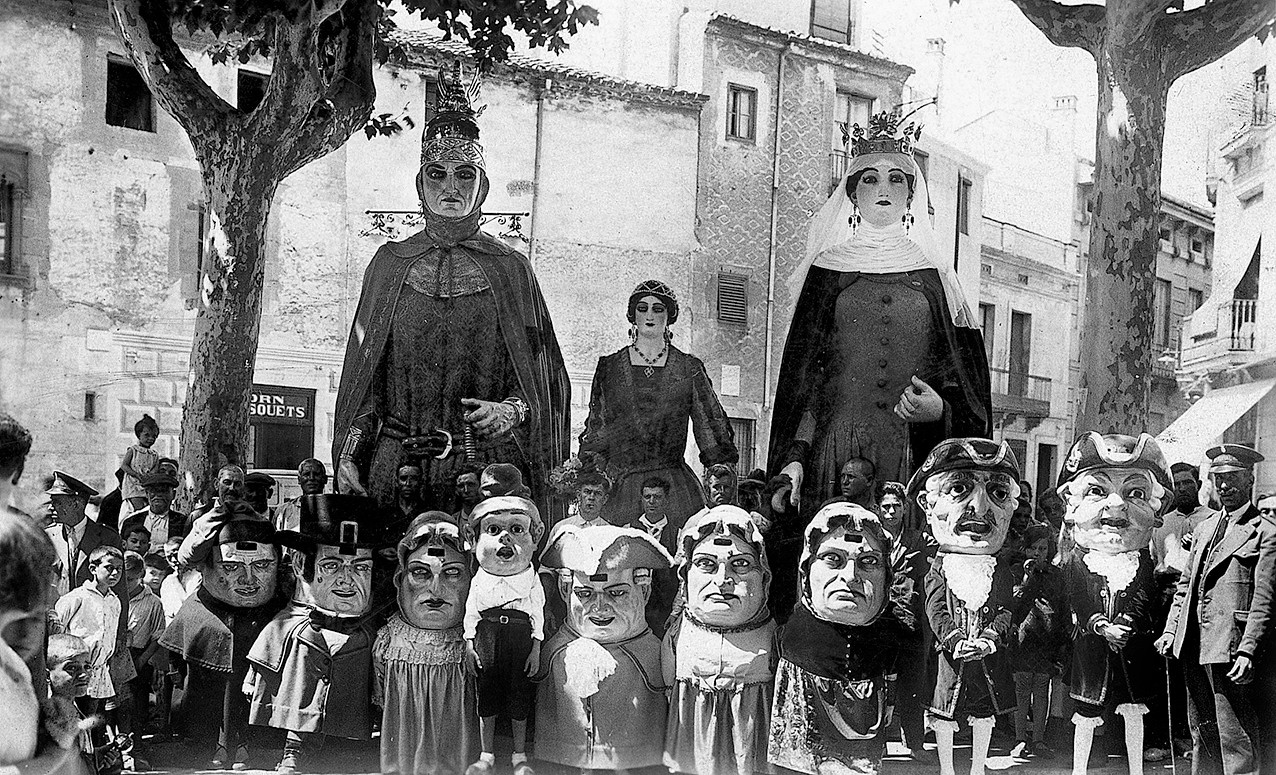 Els nans i els gegants (1930). Santiago Carreras Olivé. Arxiu Municipal de Mataró. Fons l'Abans-Mataró